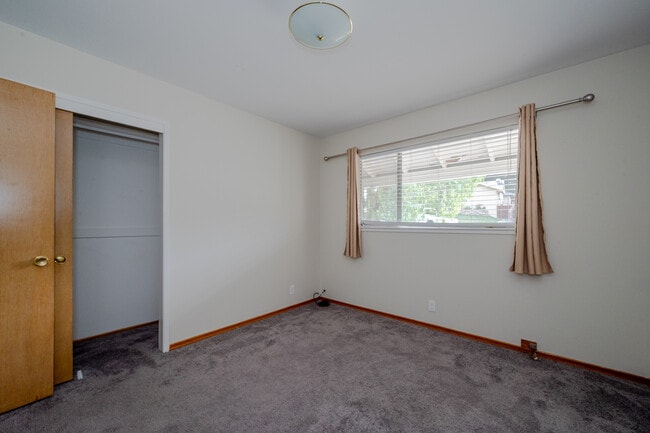 Building Photo - 1170 Tuolumne Ct