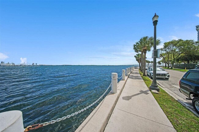 Building Photo - 1408 Brickell Bay Dr