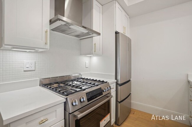 Building Photo - Professionally Managed// 3 bedroom 3 bathr...