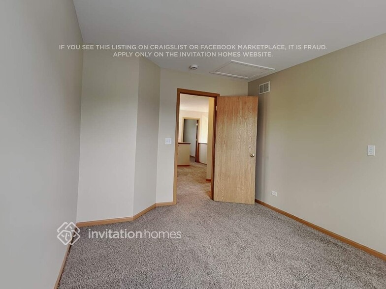 Building Photo - 10880 Grand Canyon Ave