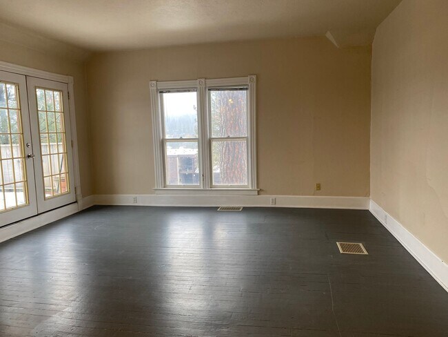 Primary Photo - 2217 W 5th Ave