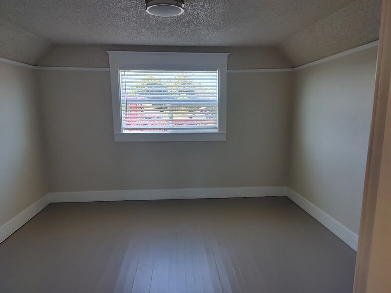 Building Photo - 417 3rd St