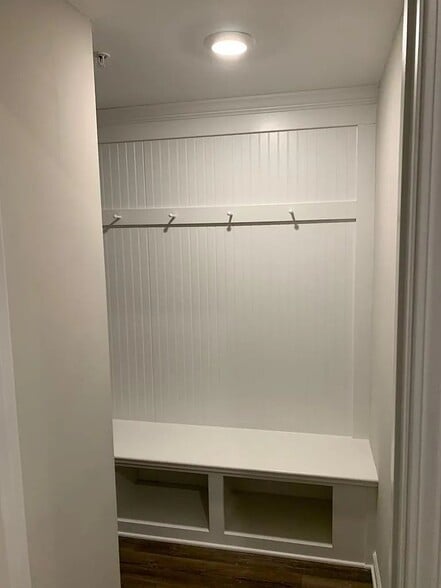 Building Photo - 256 Commons Ave