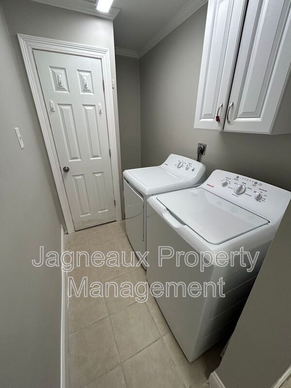 Building Photo - 416 Rue Canard