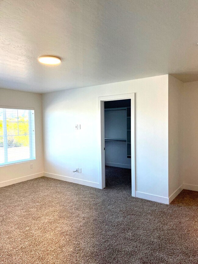 Building Photo - 1185 S 200 E