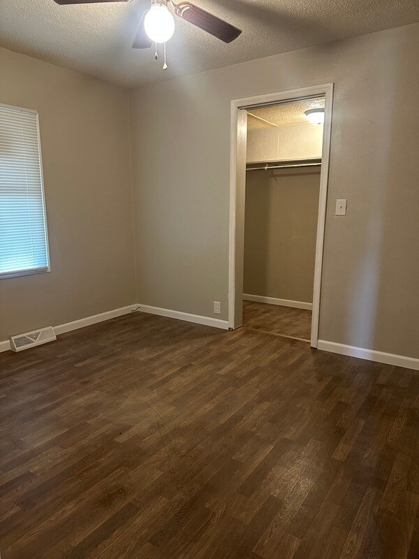 Building Photo - 120 Lakeside Ave