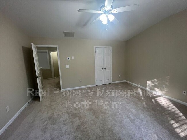 Building Photo - 2031 Lakeshore Overlook Dr