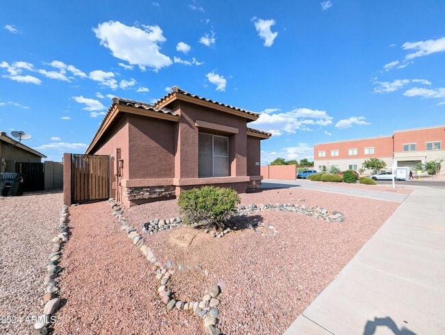 Building Photo - 1530 E Branham Ln