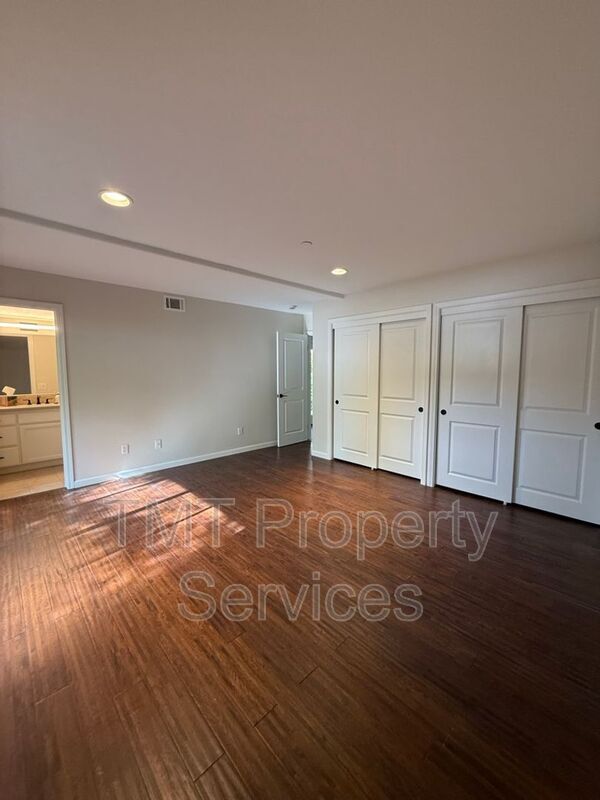 Building Photo - 242 Lucas Ln