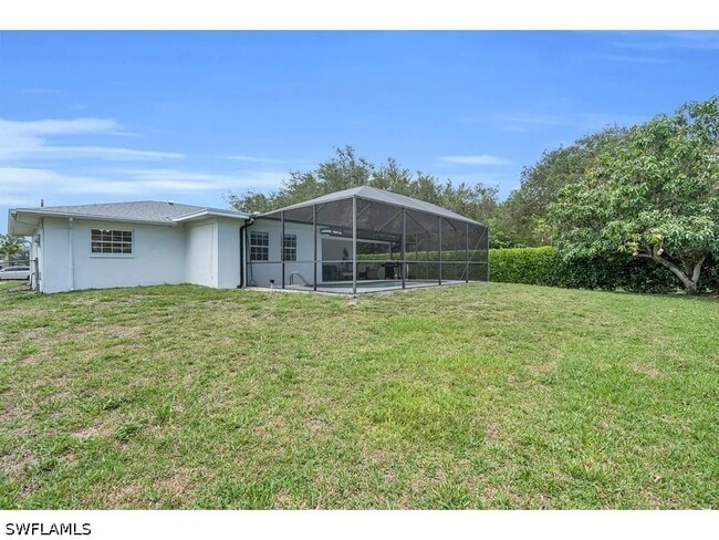 Building Photo - 250 Willowick Dr