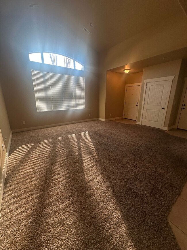 Building Photo - BEAUIFUL HOME!!!