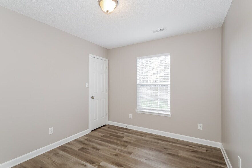 Building Photo - 4905 Aldersbrook Dr