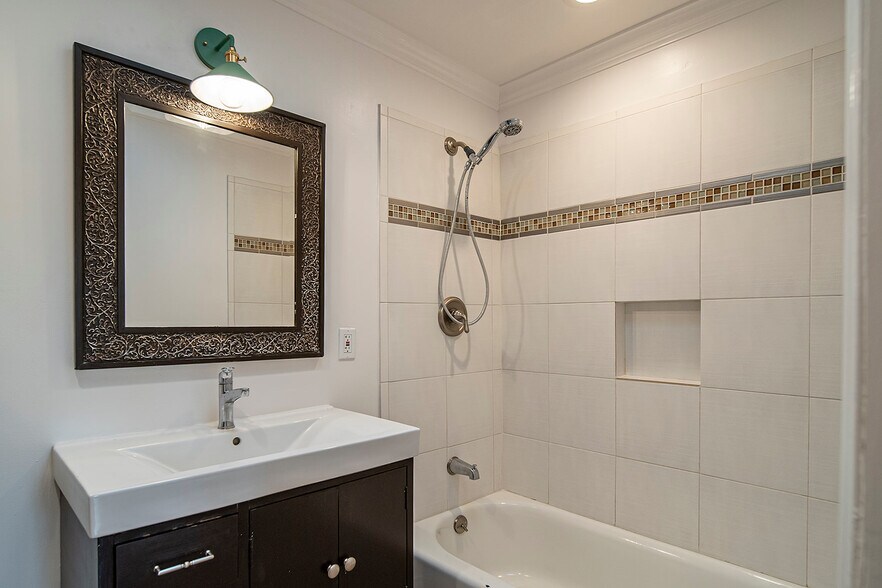 Building Photo - 1818 Wollam St