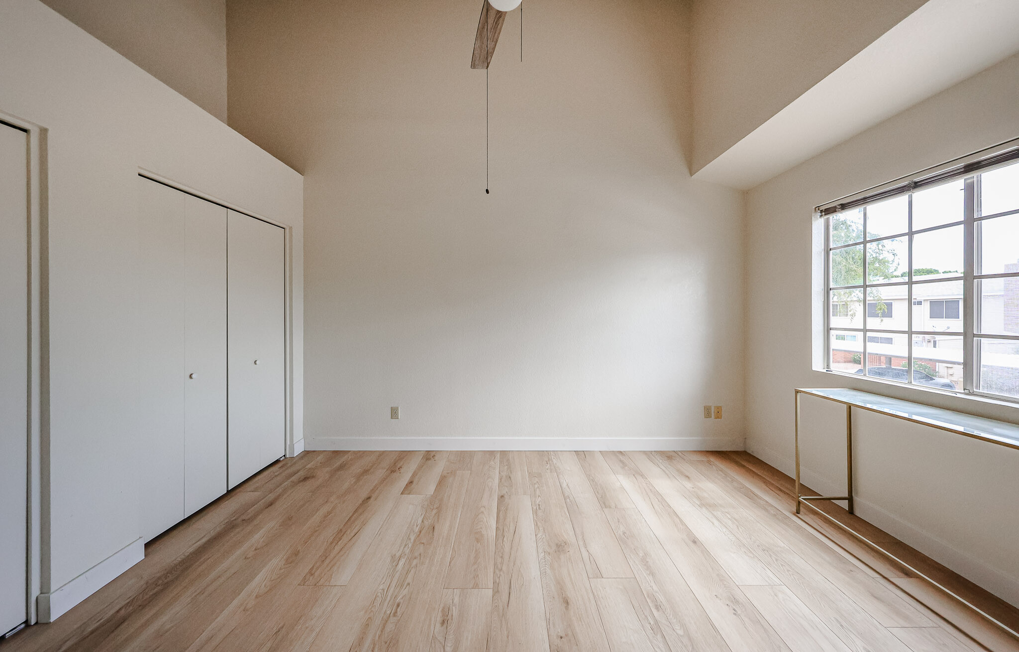 Building Photo - 625 S Westwood