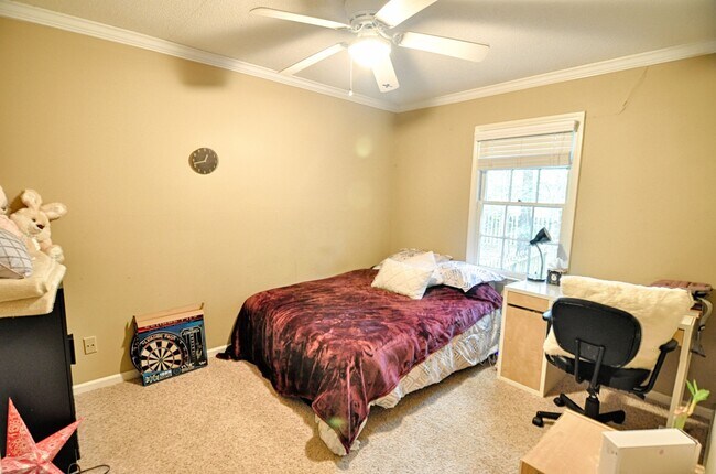 Building Photo - 2516 Foxwood Dr
