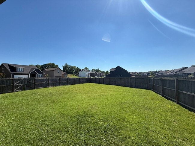 Building Photo - 1142 Eagle's View Dr