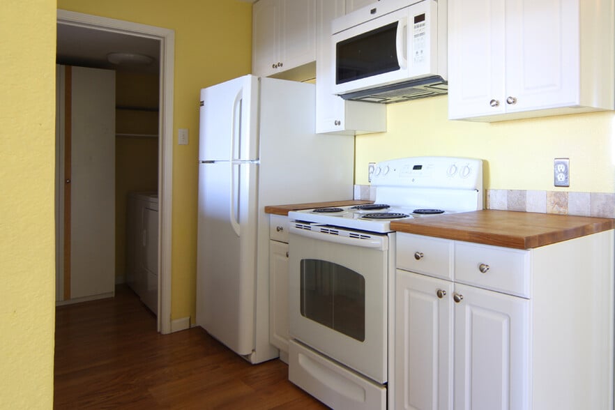 Building Photo - 1201 Glen Cove Pky