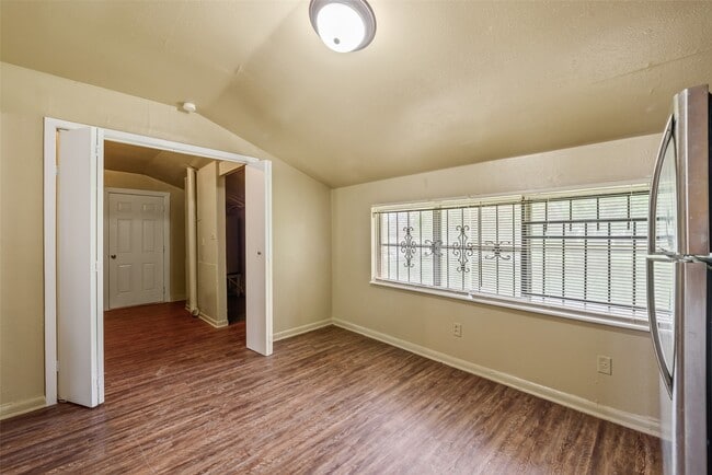 Building Photo - 5503 S Acres Dr