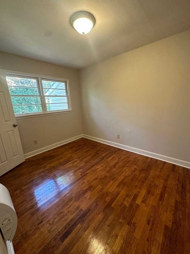 Building Photo - 1309 W 22nd St