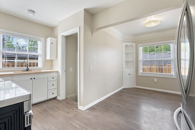 Building Photo - Charming 3 Bedroom Home in NE Portland!