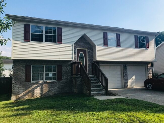 Primary Photo - 3 Indian Trail