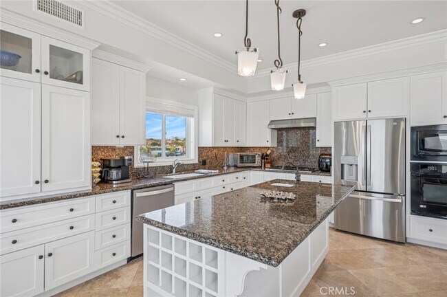 Building Photo - 6111 Seashore Dr
