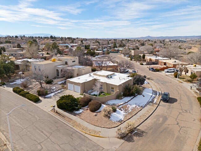 Building Photo - 2300 Calle Brocha