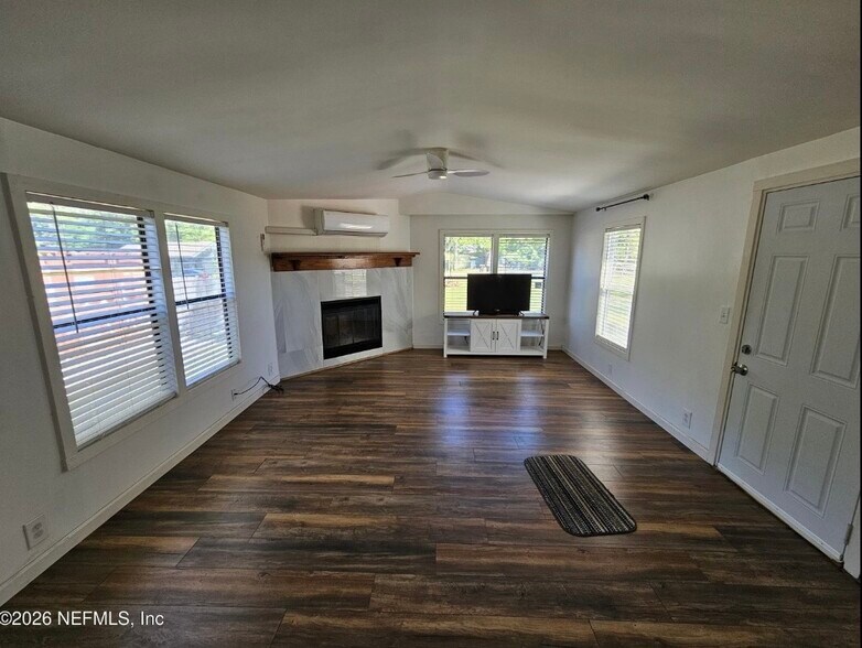 Building Photo - 3513 E Buffalo Ln