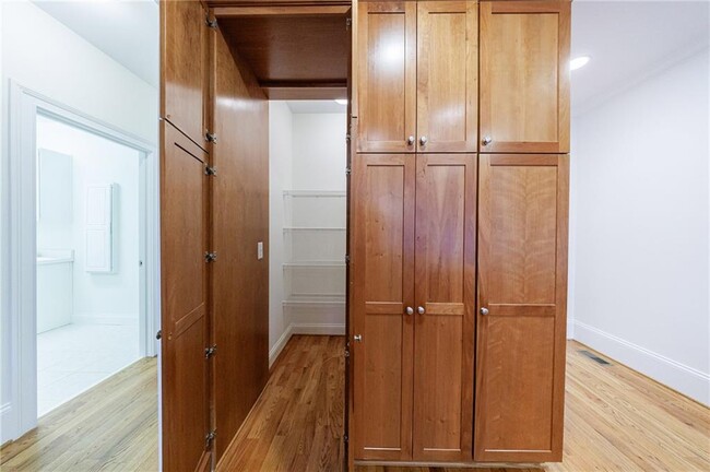 Building Photo - 125 River N Cir