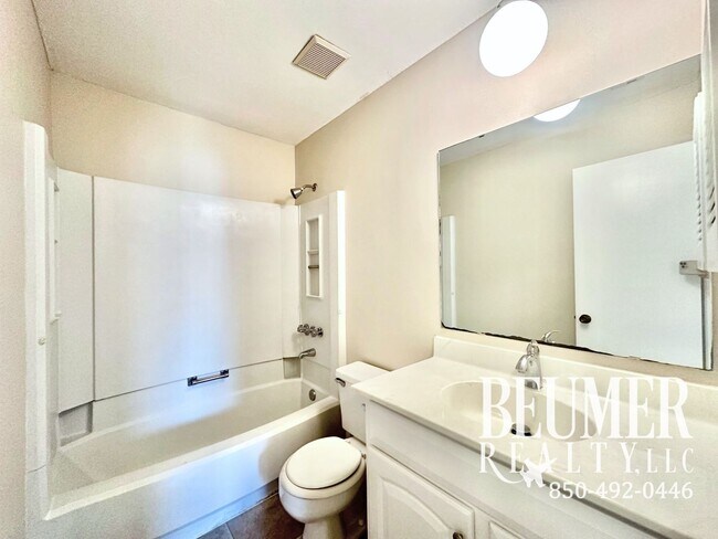 Building Photo - **$200 OFF FIRST MONTHS RENT**