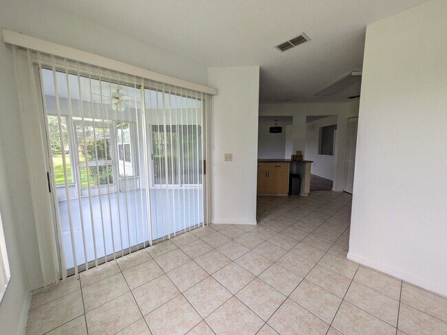 Building Photo - 2 Bedroom 2 Bath Maintenance Free Villa in...