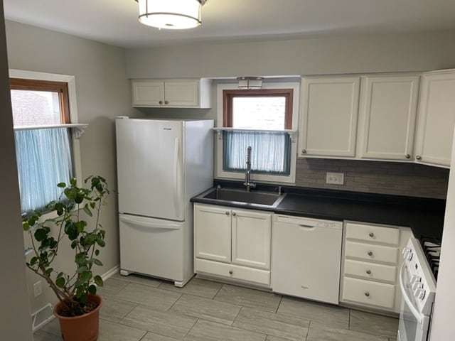 Building Photo - 7112 W Saint Paul Ave