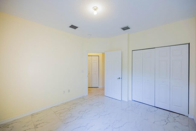 Building Photo - 5441 Via Delray Blvd