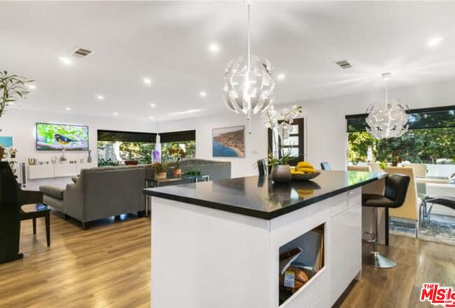 Building Photo - 10915 Ayres Ave