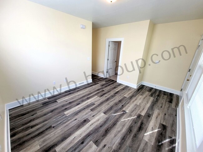 Building Photo - Newly Updated
