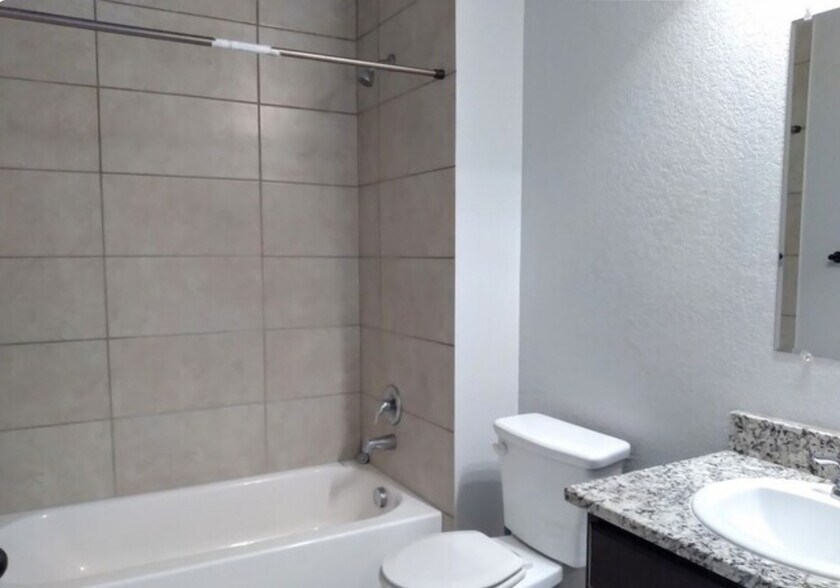 Building Photo - 8704 Vista de Nubes