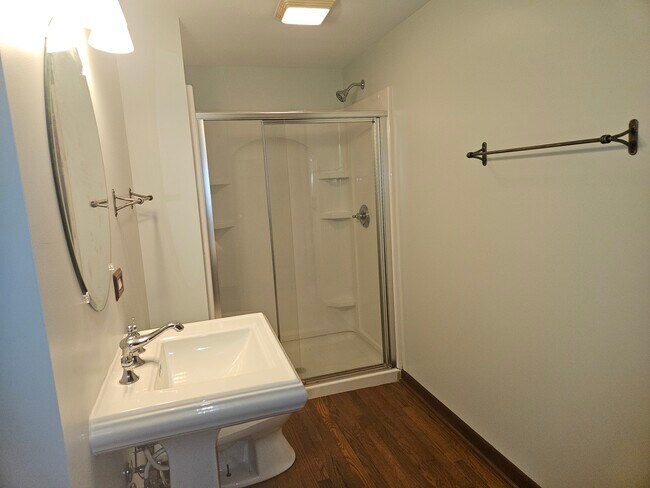 Building Photo - 733 Woodbury Ct