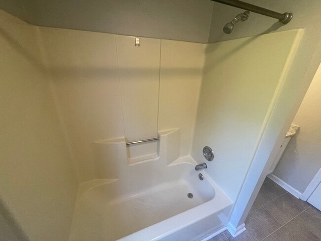 Building Photo - Updated 2 Bedroom  Townhouse