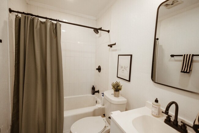 Building Photo - 1824 N 12th St