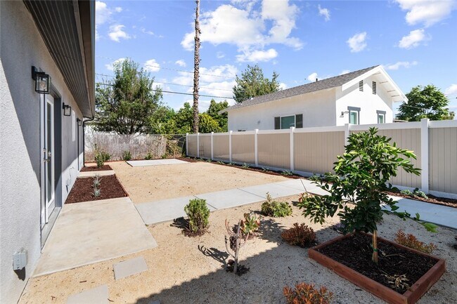 Building Photo - 6652 Palm Ave