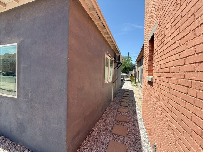Building Photo - 1021 Myrtle Ave