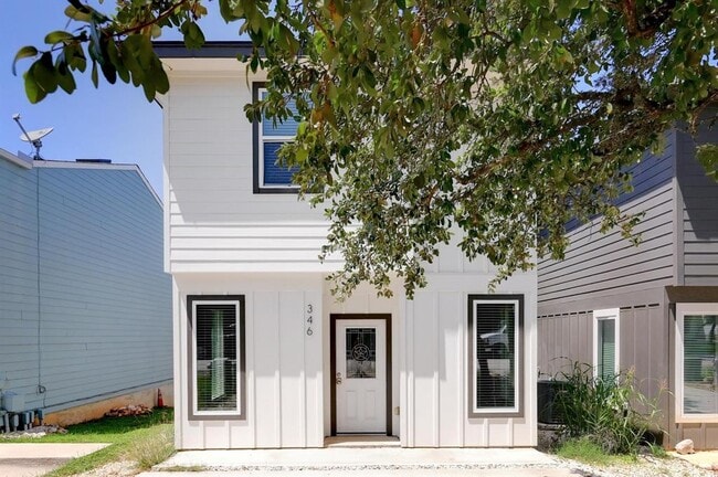 Building Photo - 346 Shady Bluff Dr