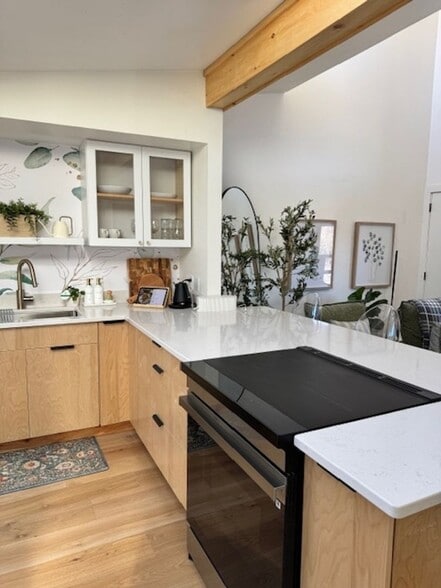 Building Photo - 148 E Hill Rd