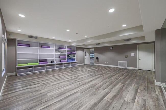 Building Photo - 5450 E Deer Valley Dr