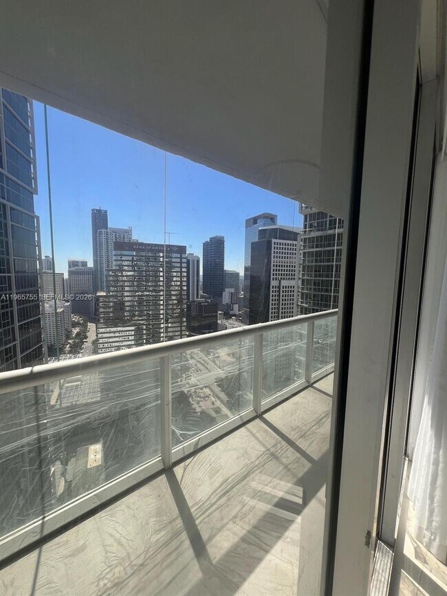 Building Photo - 475 Brickell Ave