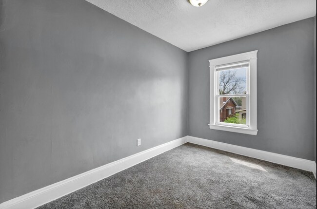 Building Photo - 12405 Rexford Ave