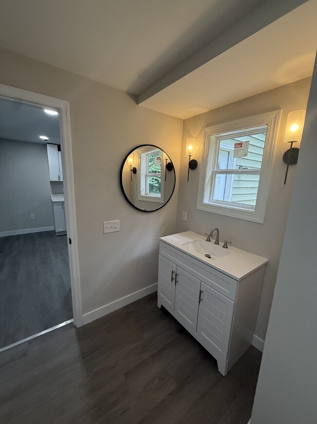 Building Photo - Updated One Bedroom in the heart of Lynchburg