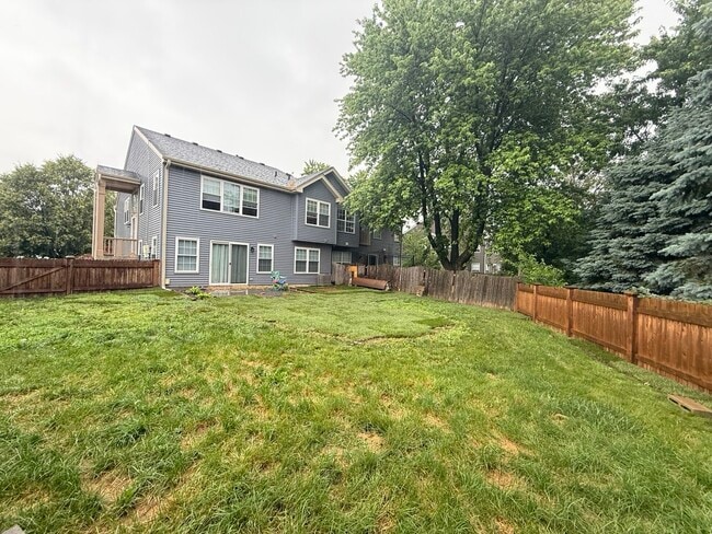 Building Photo - 433 Gloria Ln