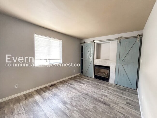 Building Photo - 4 Bed, 3.5 Bath Home with Fenced Yard & Garage / Available Soon!