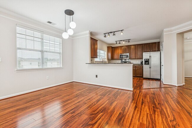 Building Photo - Riverside  Condo-RARE-Ready Now